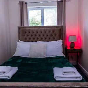 3 Bedrooms House-sofabed-parking-bbqstove-garden Londres